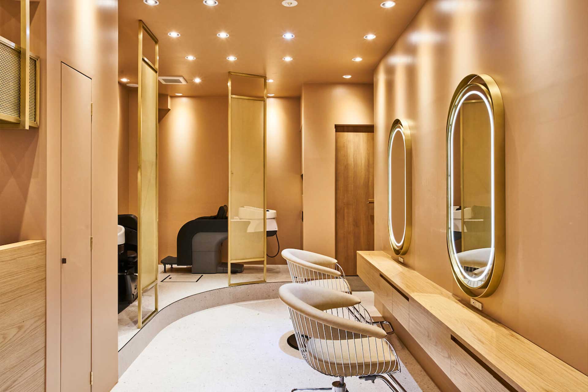 LARGO（ラルゴ）手掛けた美容室「Centre」（東京・約8坪）の内装デザイン事例